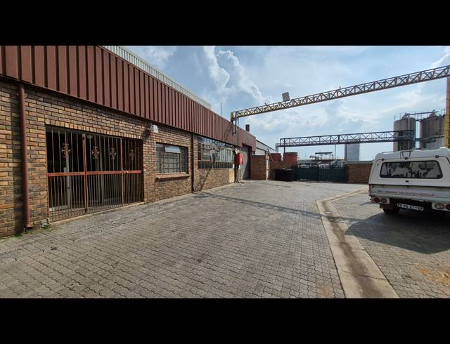 344M² FACTORY TO LET IN ANDERBOLT